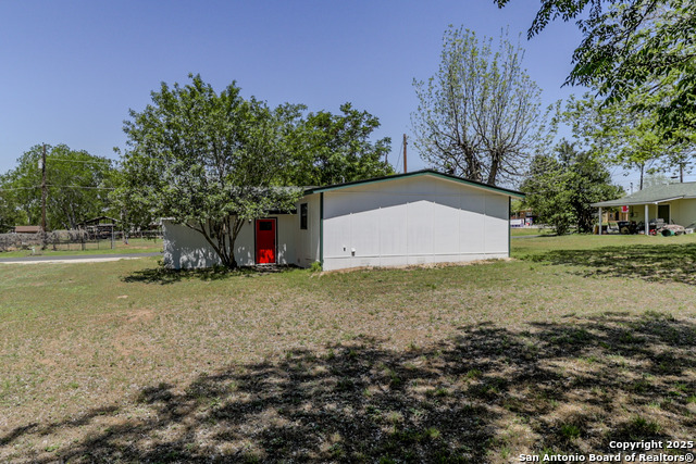 Listing photo id 25 for 1410 B St