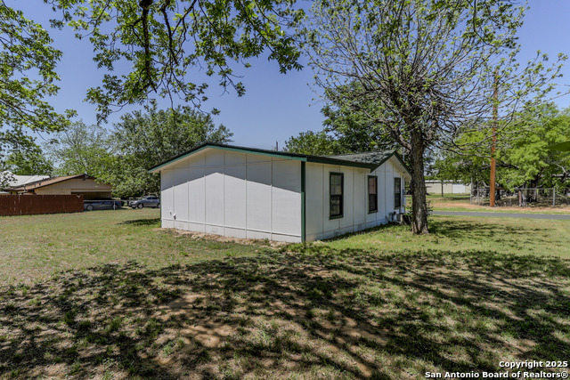 Listing photo id 27 for 1410 B St