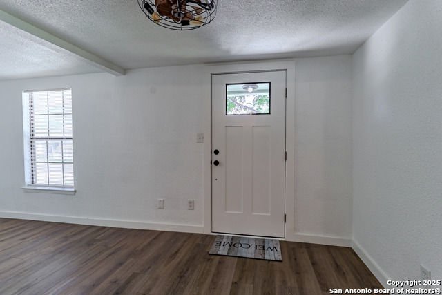 Listing photo id 1 for 1410 B St