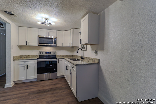 Listing photo id 4 for 1410 B St