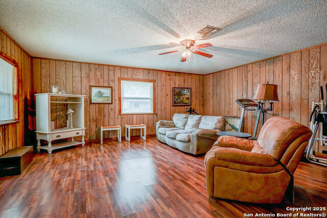 Image 23 of 28 For 3706 Petry Dr