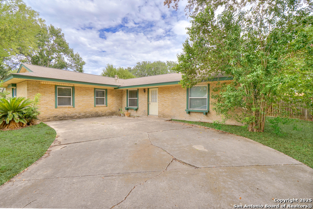 Image 4 of 28 For 3706 Petry Dr