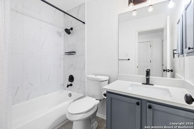 Listing photo id 16 for 9119 Sahara Woods