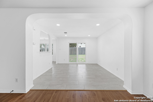 Listing photo id 3 for 9119 Sahara Woods