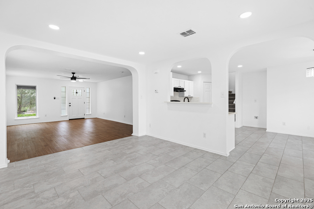 Listing photo id 4 for 9119 Sahara Woods