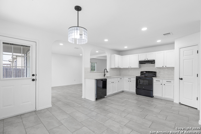 Listing photo id 6 for 9119 Sahara Woods