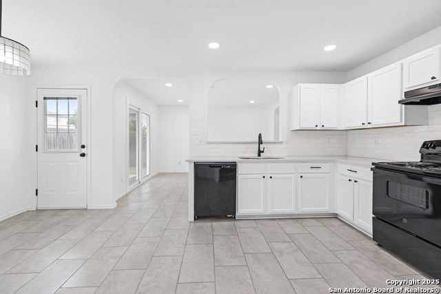 Listing photo id 7 for 9119 Sahara Woods