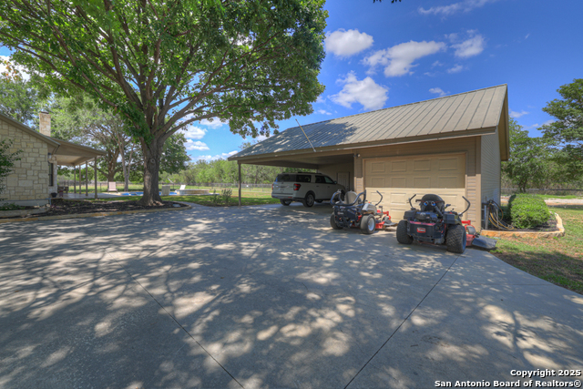Listing photo id 11 for 624 Krueger