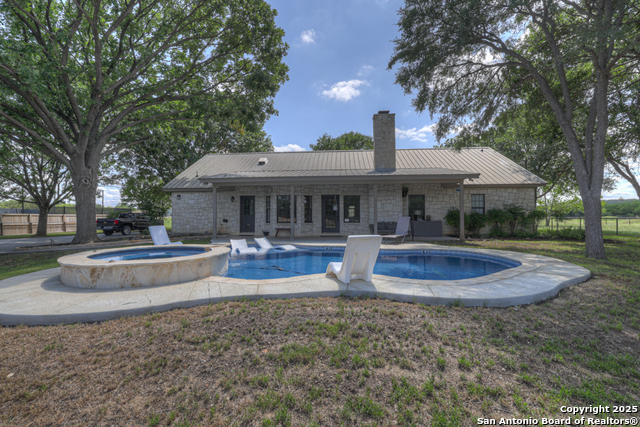 Listing photo id 33 for 624 Krueger