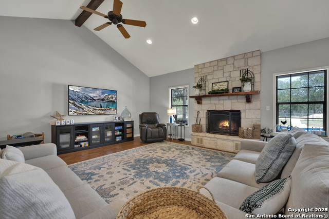 Listing photo id 42 for 624 Krueger