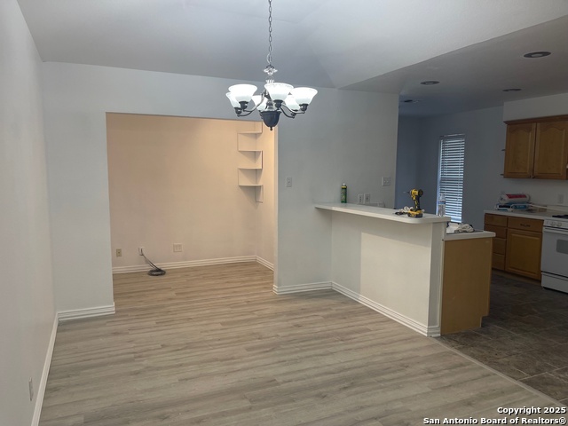 Listing photo id 2 for 106 River Knoll