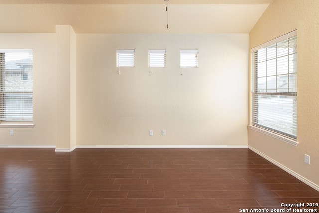 Image 3 of 16 For 514 Creekside Cir