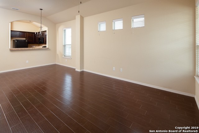 Image 4 of 16 For 514 Creekside Cir