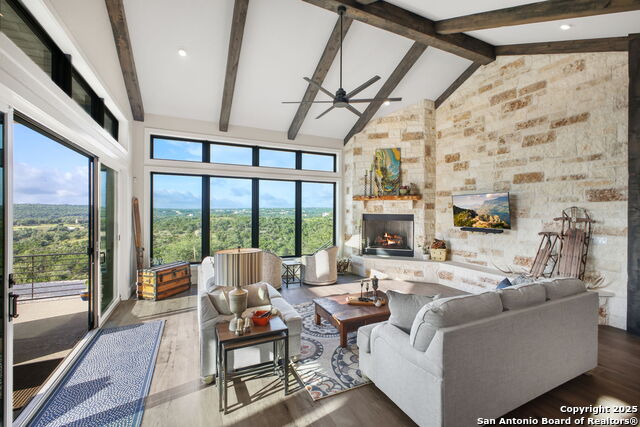 Image 7 of 109 For 1023 Comanche Rdg