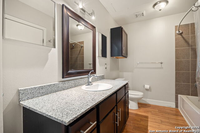 Image 10 of 35 For 1401 Flores St S #409