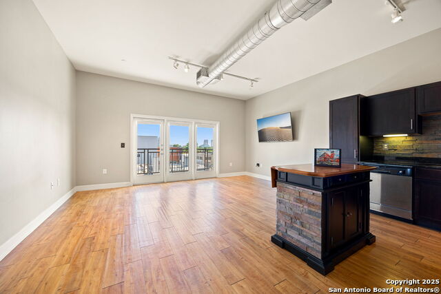 Image 11 of 35 For 1401 Flores St S #409