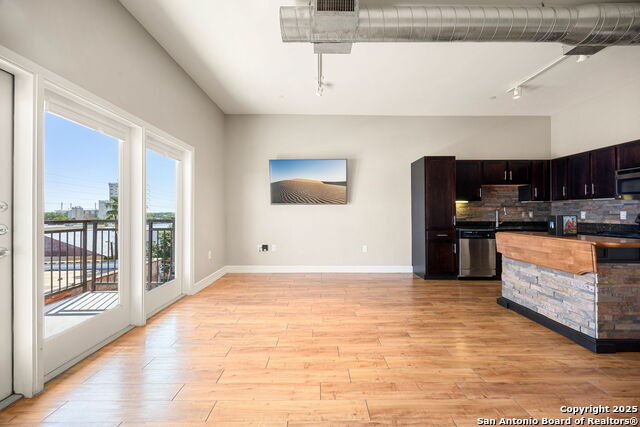 Image 12 of 35 For 1401 Flores St S #409