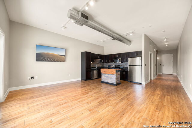 Image 13 of 35 For 1401 Flores St S #409