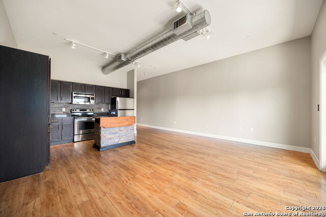 Image 14 of 35 For 1401 Flores St S #409
