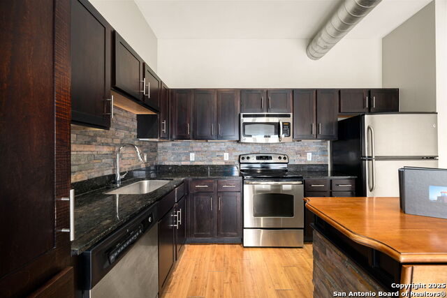 Image 15 of 35 For 1401 Flores St S #409
