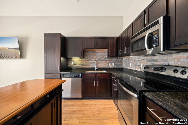 Image 16 of 35 For 1401 Flores St S #409