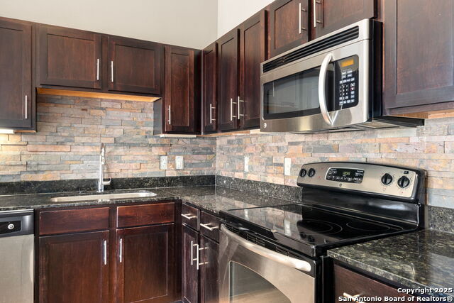 Image 17 of 35 For 1401 Flores St S #409