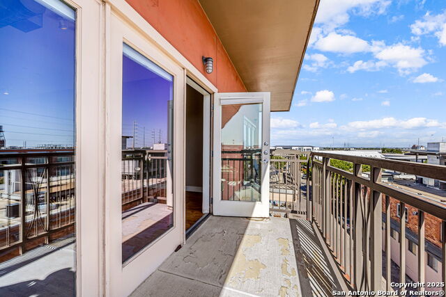 Image 30 of 35 For 1401 Flores St S #409