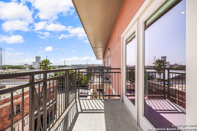 Image 31 of 35 For 1401 Flores St S #409