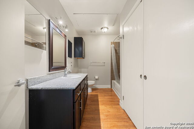 Image 8 of 35 For 1401 Flores St S #409