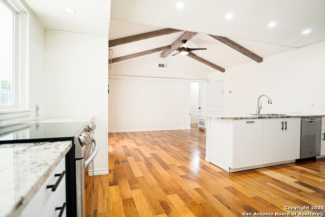 Image 4 of 24 For 10915 Burr Oak