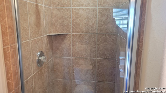 Listing photo id 10 for 6635 Hartnet