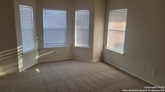 Listing photo id 12 for 6635 Hartnet