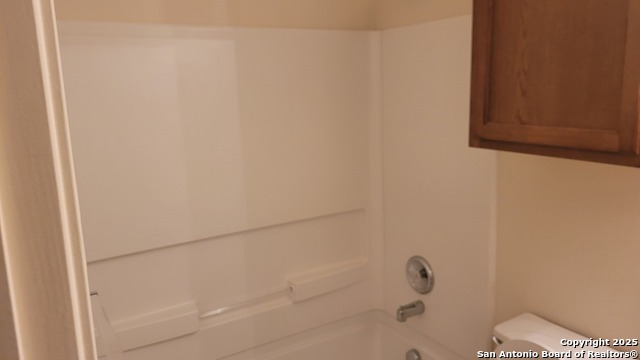 Listing photo id 13 for 6635 Hartnet