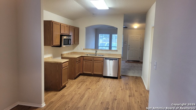 Listing photo id 14 for 6635 Hartnet