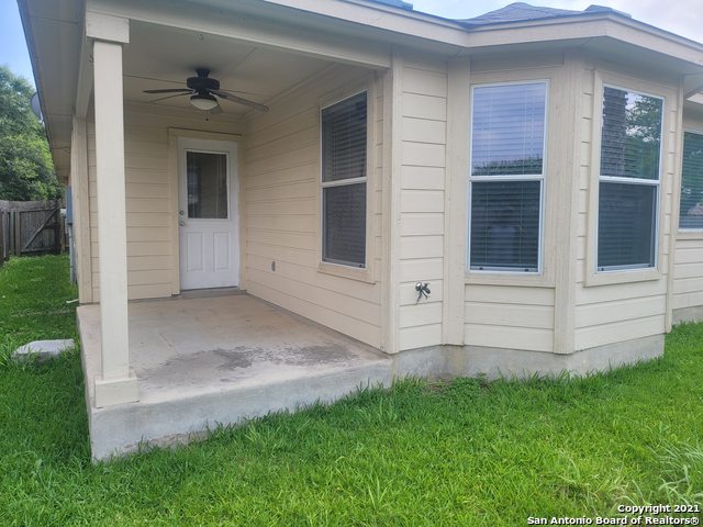 Listing photo id 15 for 6635 Hartnet