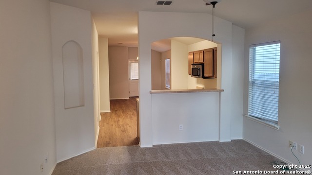 Listing photo id 1 for 6635 Hartnet