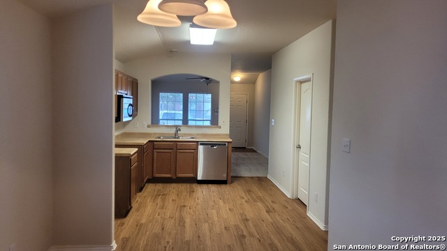 Listing photo id 3 for 6635 Hartnet
