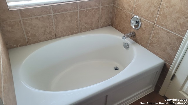 Listing photo id 4 for 6635 Hartnet