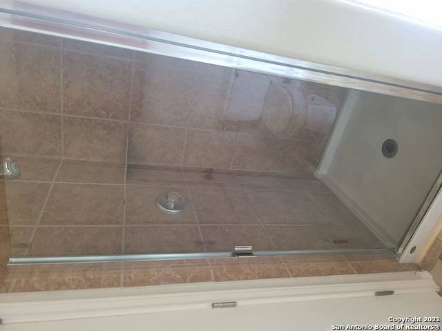 Listing photo id 6 for 6635 Hartnet