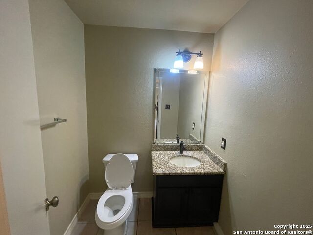 Image 4 of 27 For 6303 Maverick Oak