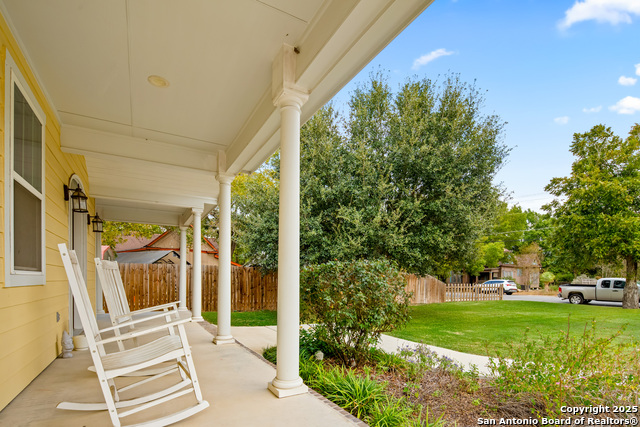 Details for 727 Guadalupe St S, Lockhart, TX 78644