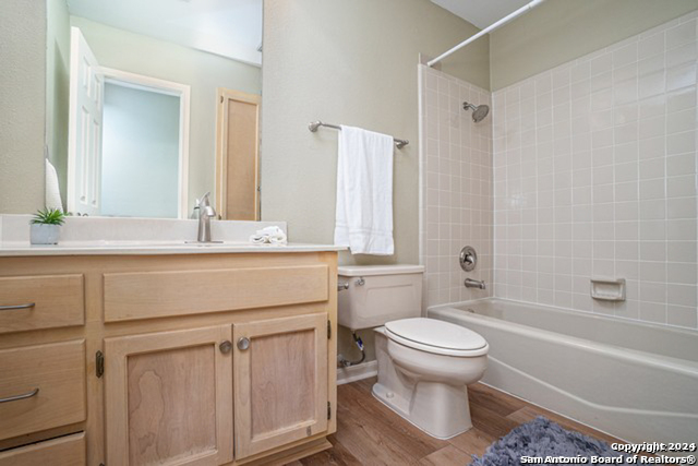 Image 15 of 17 For 210 Circle St  01