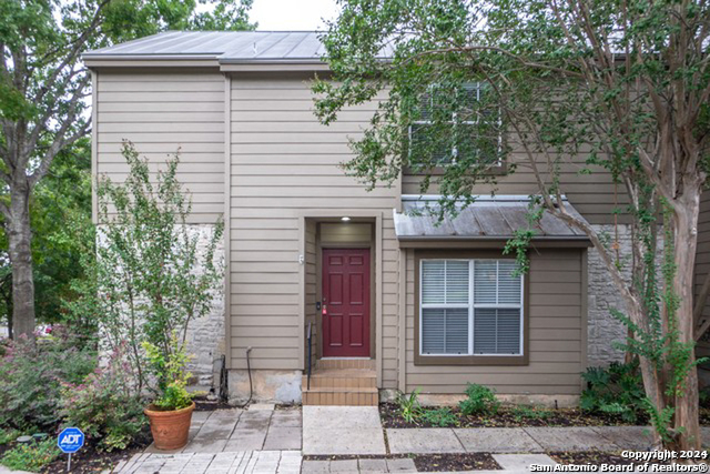 Image 2 of 17 For 210 Circle St  01