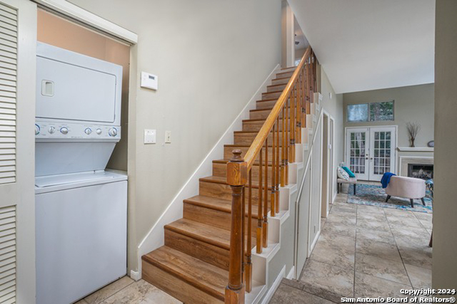 Image 3 of 17 For 210 Circle St  01