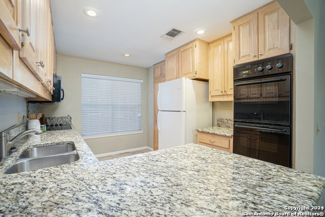 Image 4 of 17 For 210 Circle St  01