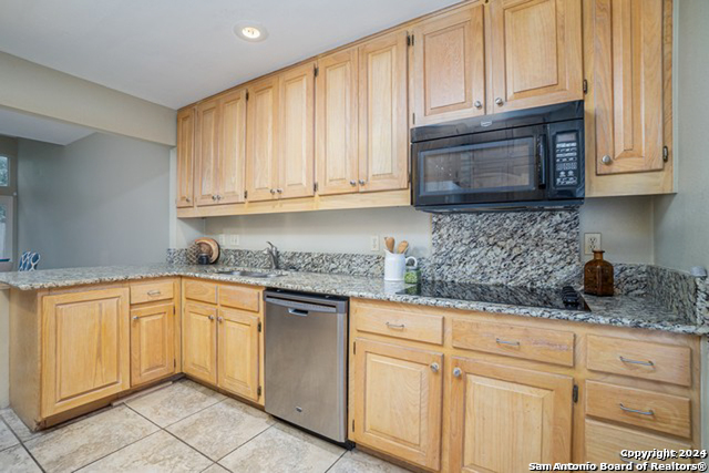 Image 5 of 17 For 210 Circle St  01