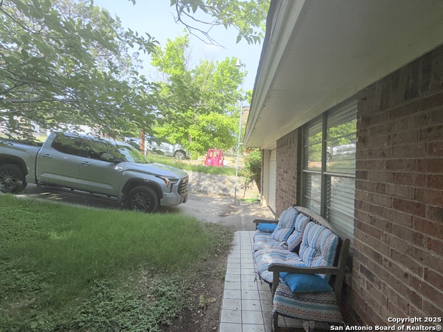 Listing photo id 8 for 110 7th  