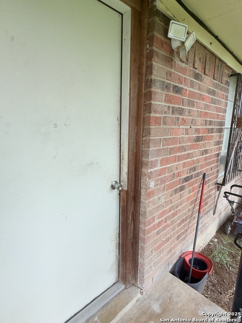 Listing photo id 10 for 110 7th  