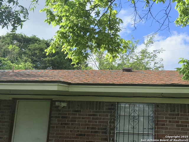 Listing photo id 13 for 110 7th  