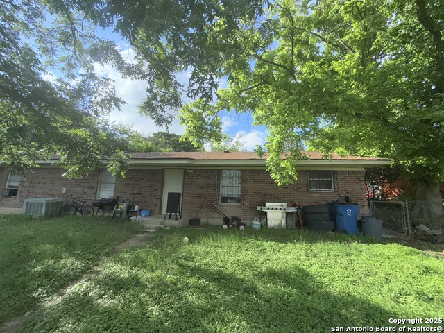 Listing photo id 14 for 110 7th  